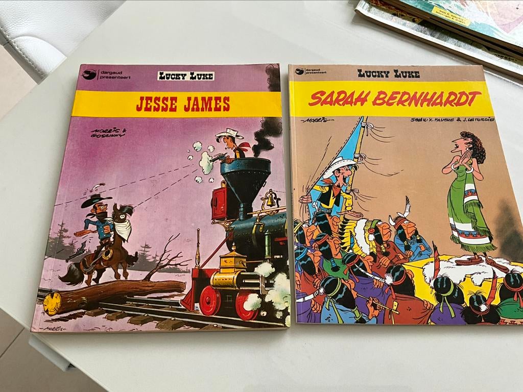 2 stripverhalen Lucky Luke, Boeken, Ophalen of Verzenden, Zo goed als nieuw