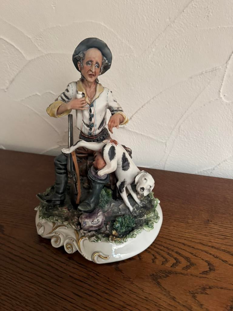 Beeld jager met hond Capodimonte  ( lichtbedchadigd ), Enlèvement, Utilisé