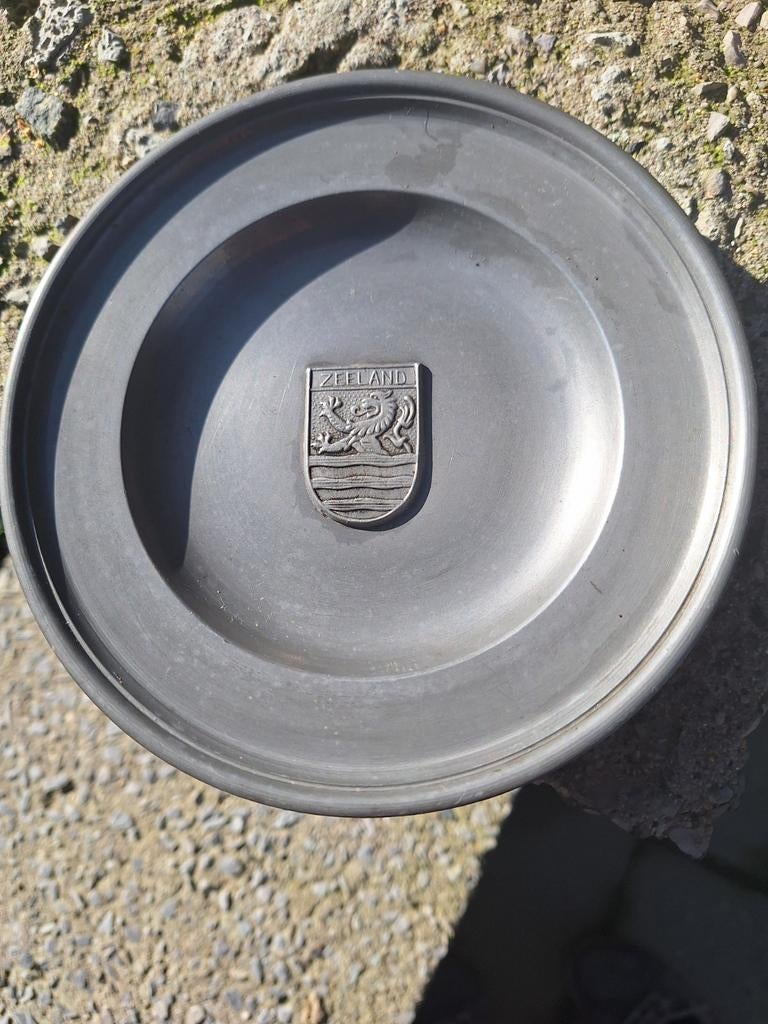 Bol en étain avec blason de la Zélande, Enlèvement