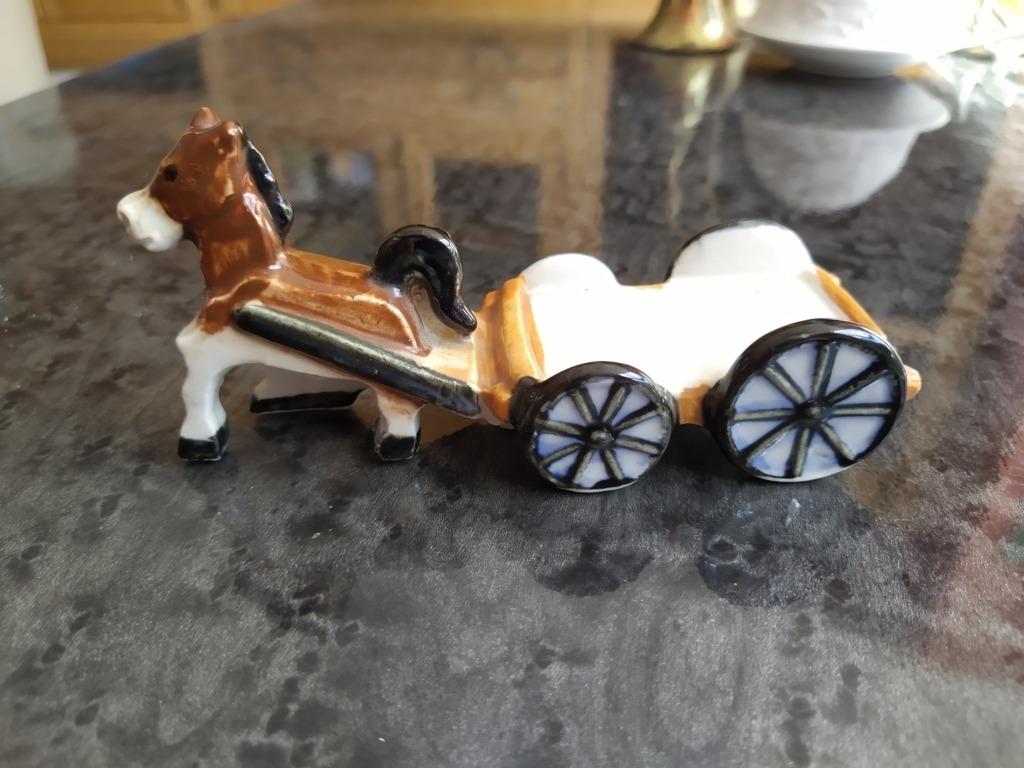 Kleine decoratie, paard dat een kar trekt - H 6 x B 14, Ophalen of Verzenden