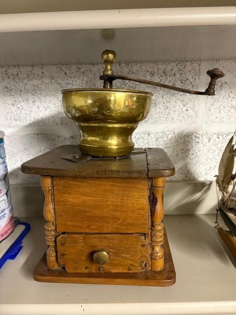 moulin à café , moule à beurre, bac pour aiguiser faulx, Enlèvement