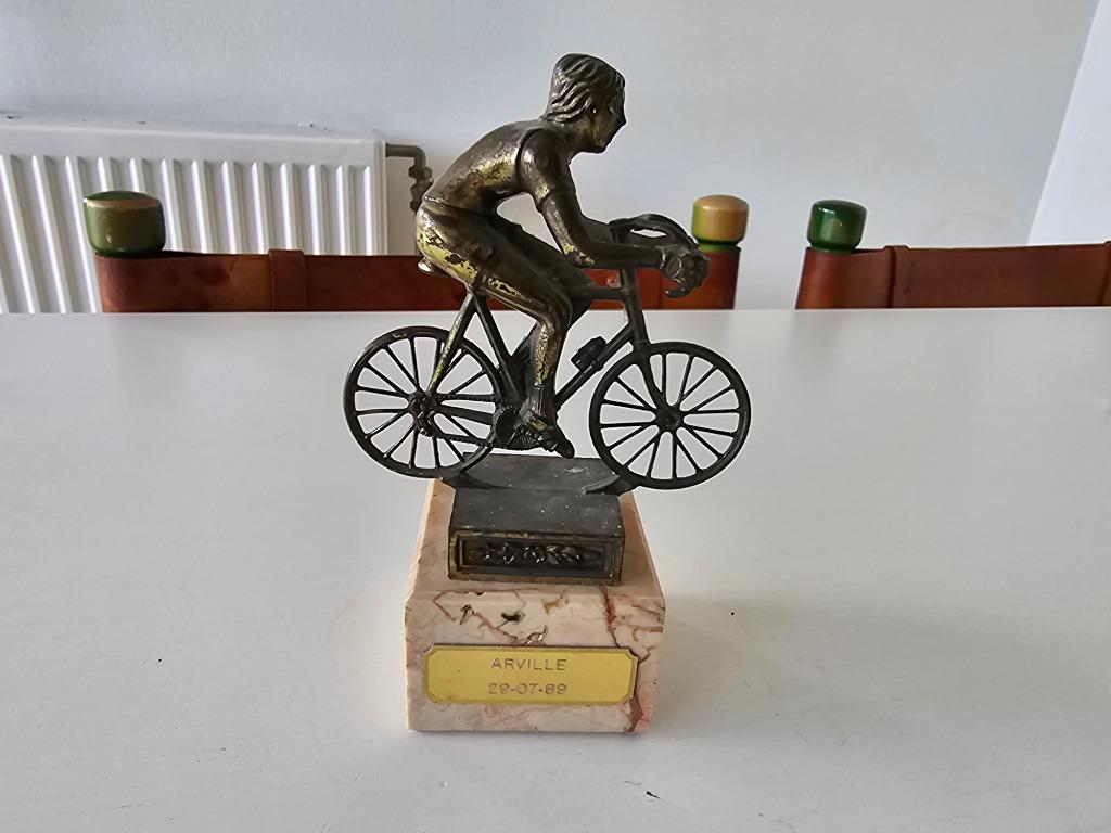 Oude fiets trofee  arville 29 - 07 - 89, Verzamelen, Sportartikelen en Voetbal, Ophalen of Verzenden