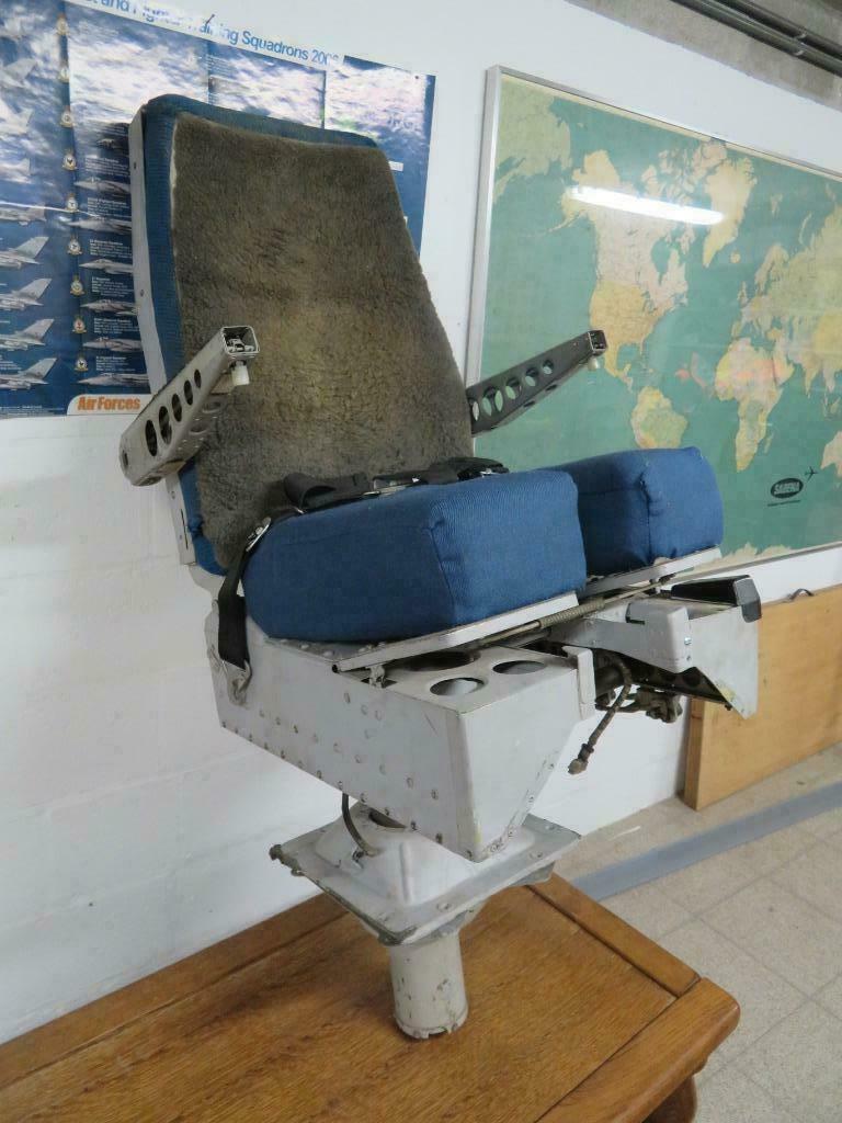 Cockpit-zetel  van DC-10, Verzamelen, Ophalen, Gebruikt