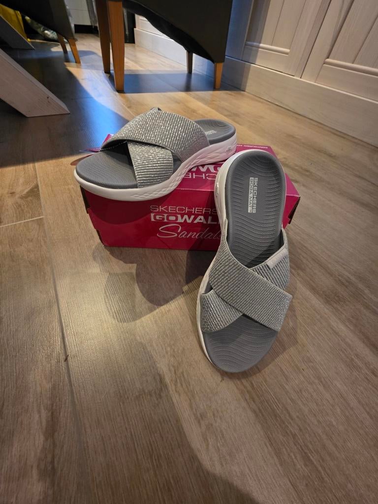 Skechers sandalen, Ophalen