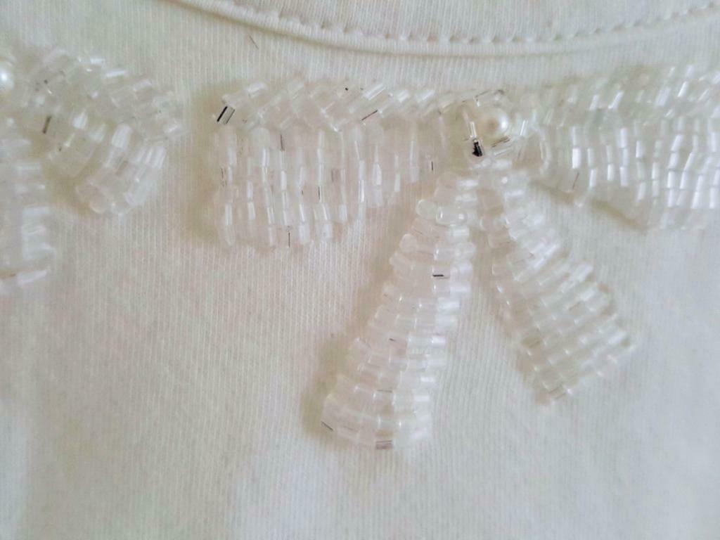 t-shirt blanc coton petits nœuds de perles blanche long col, Enlèvement ou Envoi, Comme neuf, Blanc