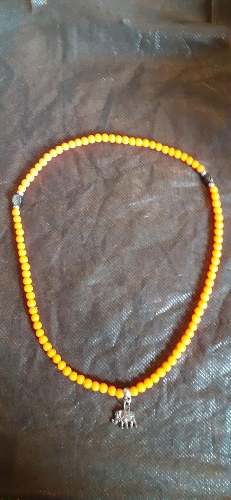 Collier perle orange avec pendentif éléphant, Bijoux, Sacs & Beauté, Enlèvement ou Envoi