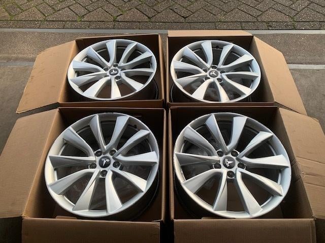 ORIGINELE 19 INCH TESLA MODEL 3 Y VELGEN EVNT.+ BANDEN, Auto diversen, Auto-accessoires, Gebruikt, Ophalen of Verzenden