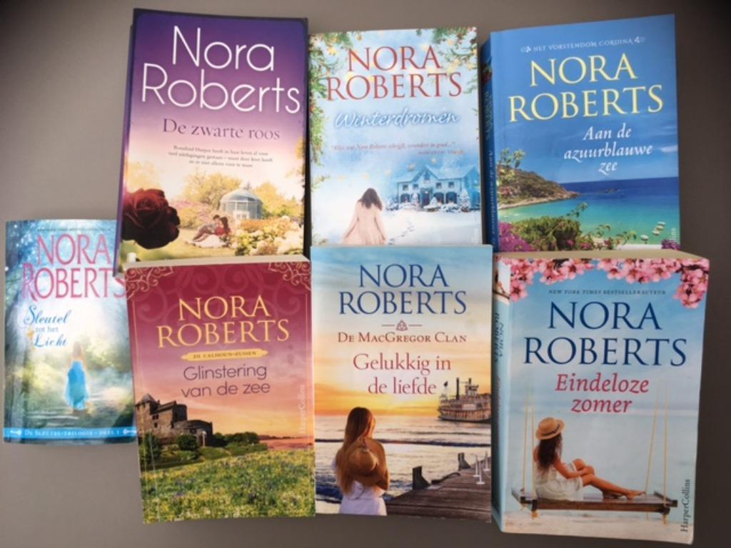 11 boeken van Nora Roberts, Ophalen, Zo goed als nieuw, Nora Roberts