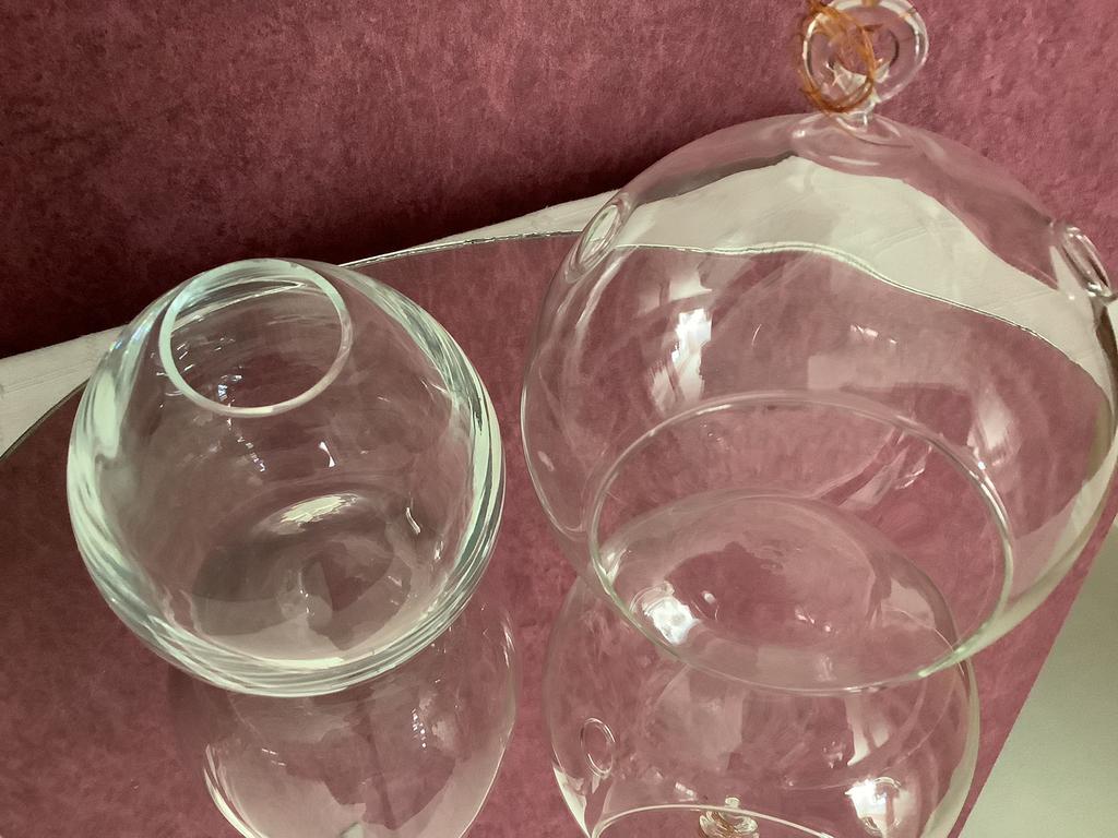 2 leuke vaasjes (samen 2€ ) als nieuw, Enlèvement ou Envoi, Comme neuf, Blanc, Verre