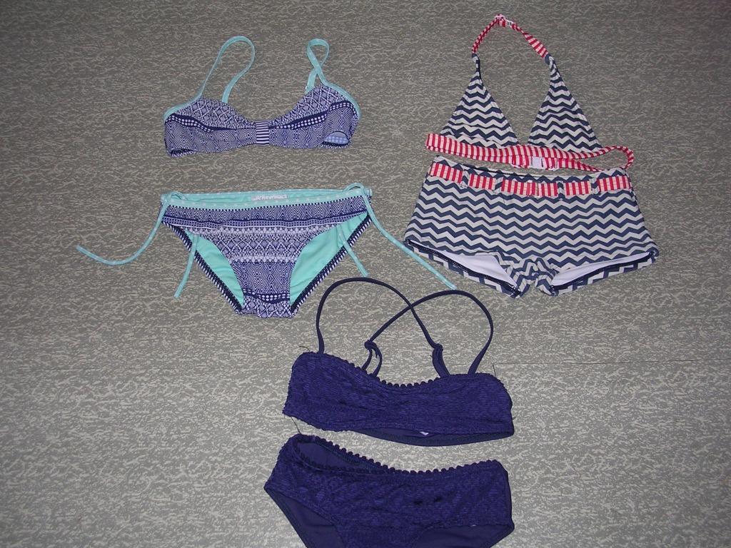 Verschillende meisjes bikini's. Maat 122. (NIEUWSTAAT), Bel&Bo, Meisje, Sport- of Zwemkleding, Ophalen of Verzenden