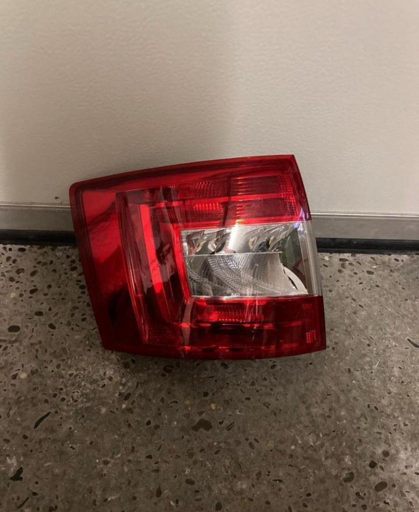Feu arrière gauche LED Skoda Octavia III BREAK châssis 5E, Enlèvement ou Envoi, Utilisé, Skoda