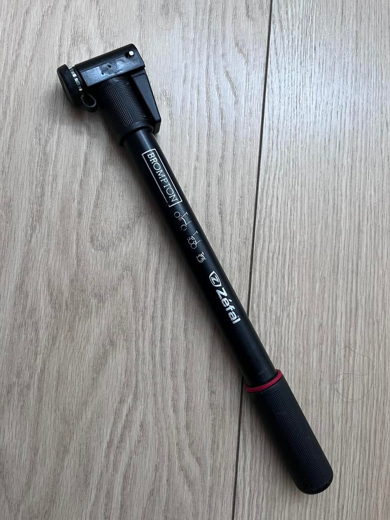 Pompe à vélo Brompton, Fietsen en Brommers, Fietsaccessoires | Fietspompen, Gebruikt, Ophalen
