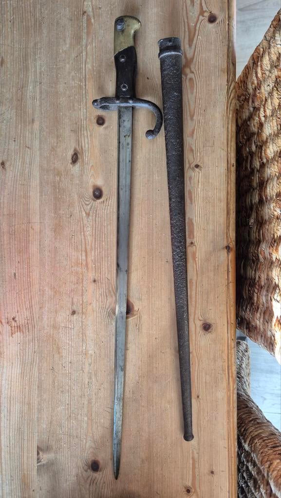 Franse bajonet uit 1882 in goede staat incl omhulsel, Verzamelen, Ophalen of Verzenden