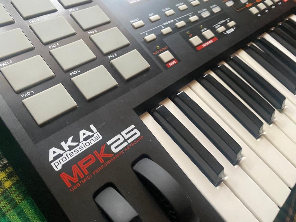 AKAI MPK 25 Professional, Enlèvement, Comme neuf