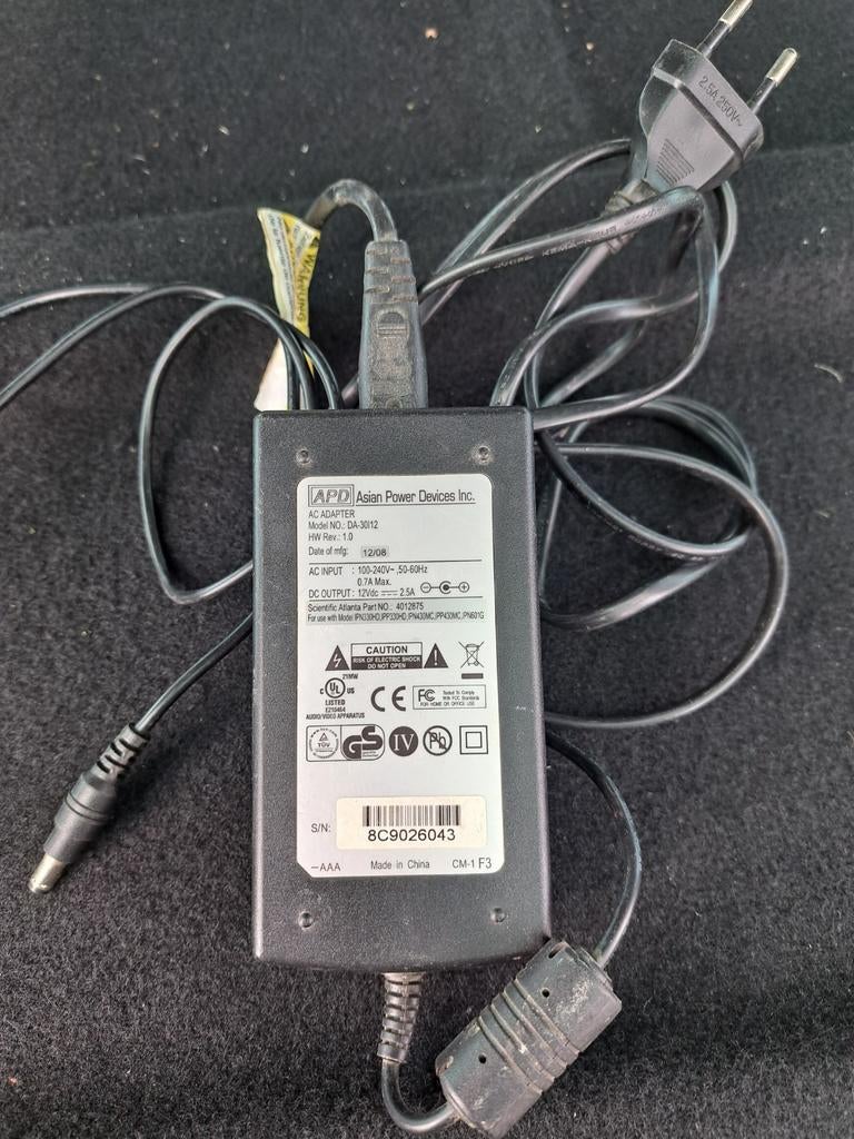Adp asiatique power device. Rendez-vous possible sur Bruxell, Informatique & Logiciels, Enlèvement ou Envoi, Comme neuf