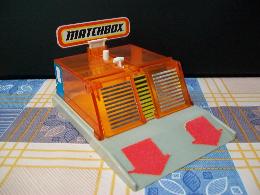 Matchbox Garage Motorcity 2 4 6 - Benzinestation 1985 Retro, Enlèvement ou Envoi, Utilisé