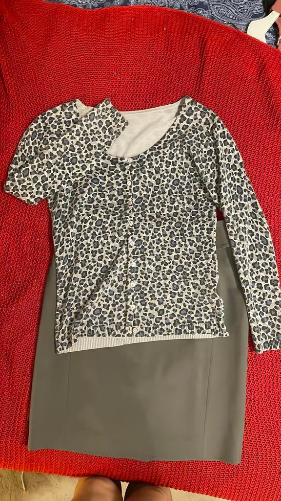 Tenu (femme) jupe crayon grise + gilet imprimé léopard – T42, Taille 42/44 (L), Gris, Enlèvement ou Envoi, Comme neuf