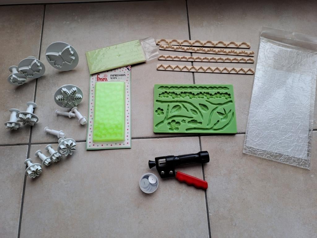 Taartdecoratie materiaal, Hobby en Vrije tijd, Taarten en Cupcakes maken, Zo goed als nieuw, Ophalen of Verzenden