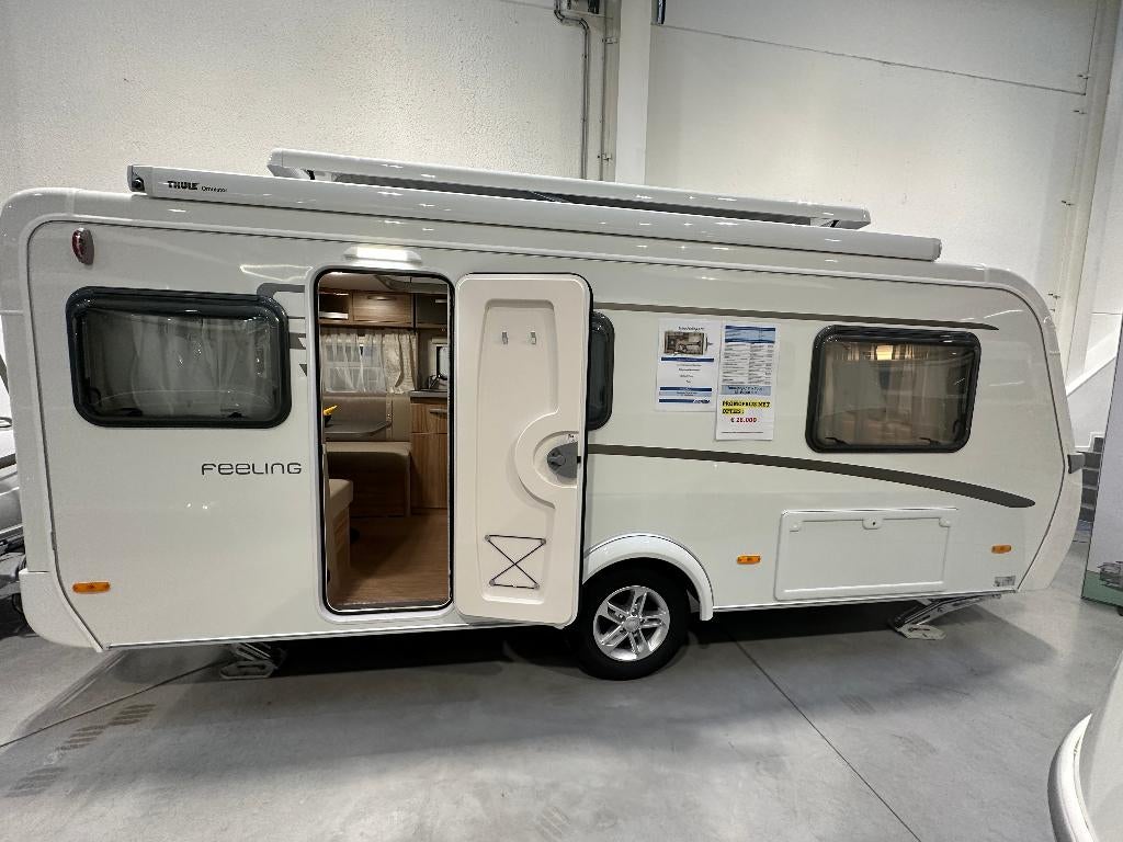 Eriba Hymer Feeling 470 met pop up dak en lengtebedden, Caravanes & Camping, Caravanes, Entreprise, jusqu'à 6, 750 - 1000 kg, Banquette en rond