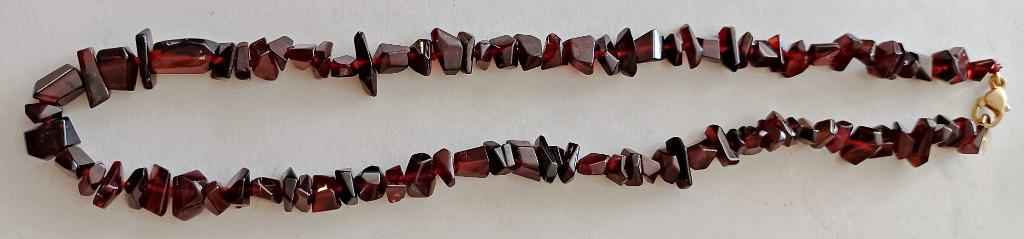 Collier artisanal chips baroques grenat rouges, 45 cm, NEUF, Bijoux, Sacs & Beauté, Colliers, Pierre ou Minéral, Enlèvement ou Envoi