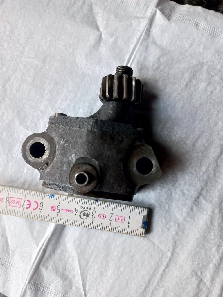 Oude oliepomp Norton? Engelse oldtimer dominator? Es2?, Ophalen
