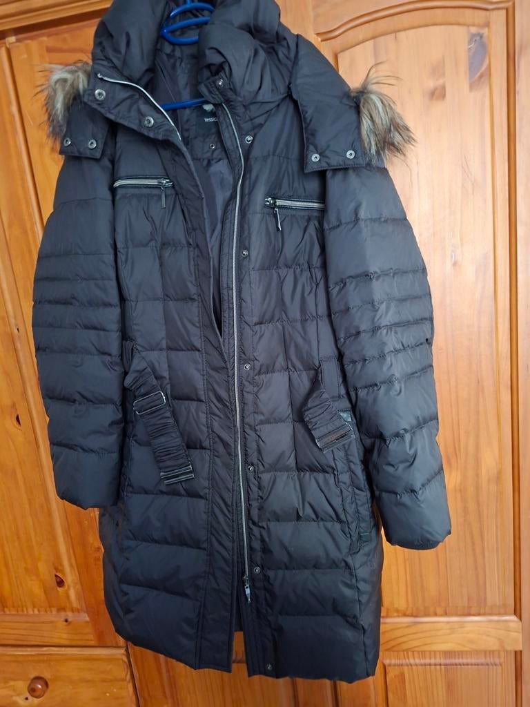 Donsjas met leuke riem en.kap zeer warm door de veren dons, Ophalen, Zo goed als nieuw, Maat 46/48 (XL) of groter