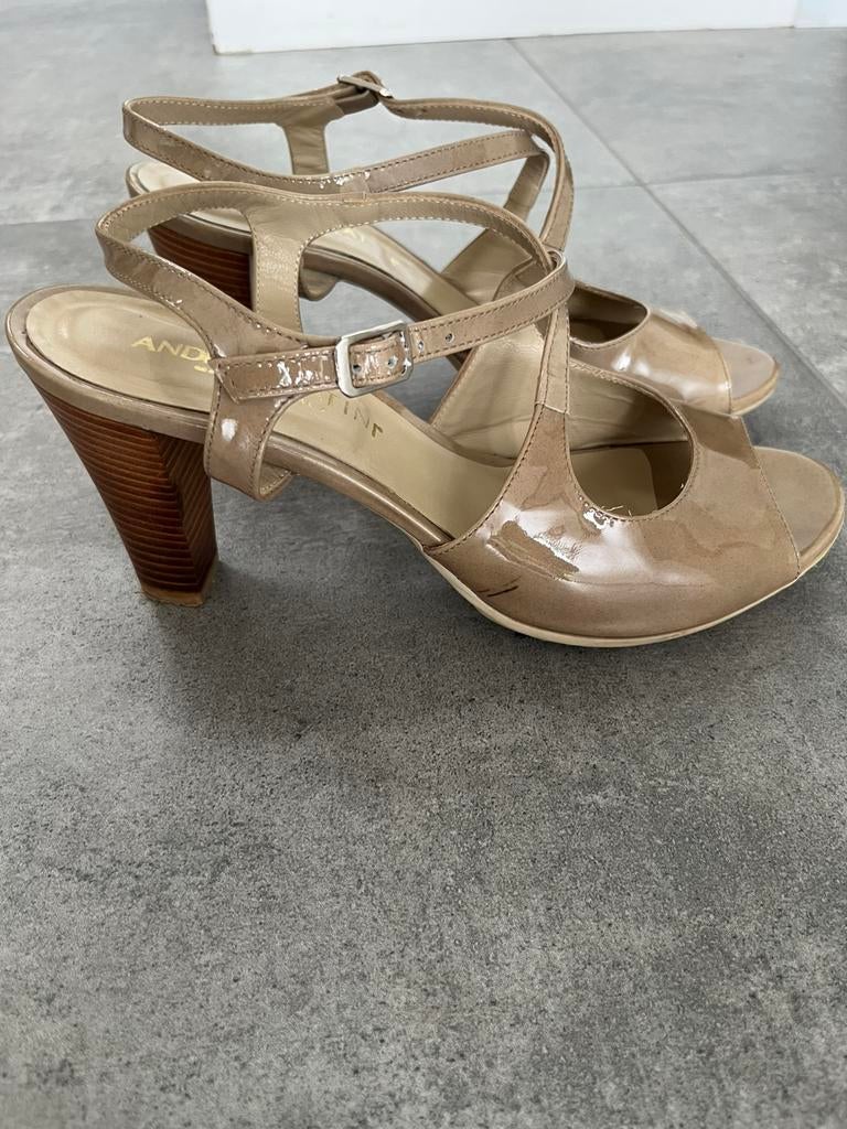 Andrea Catini sandalen – Taupe lakleder – Zo goed als nieuw, Vêtements | Femmes, Enlèvement ou Envoi, Comme neuf