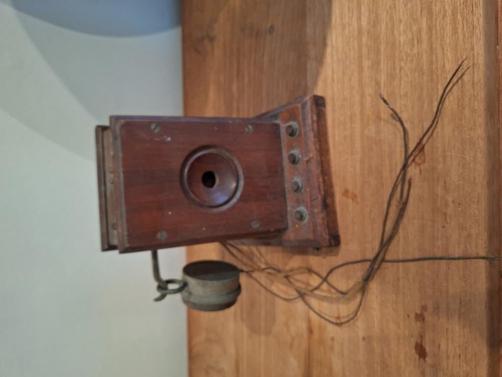 Oude telefoon / restauratie nodig, Ophalen