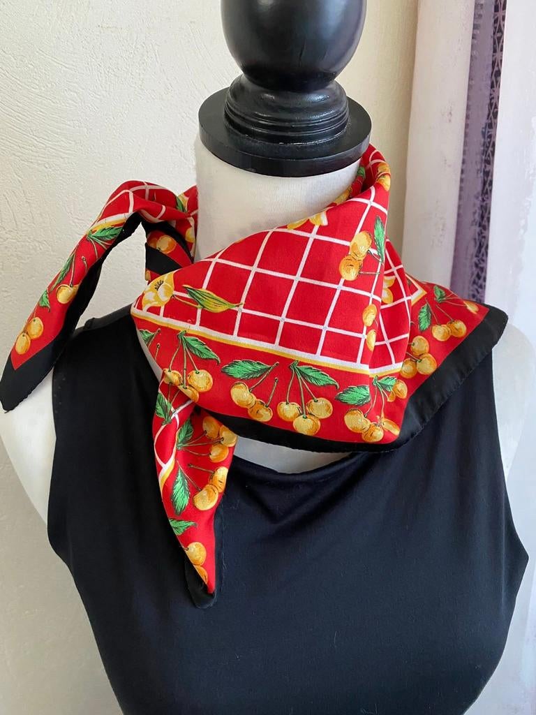 Vintage sjaal met rode bloemen en kersen, Kleding | Dames, Ophalen of Verzenden, Zo goed als nieuw