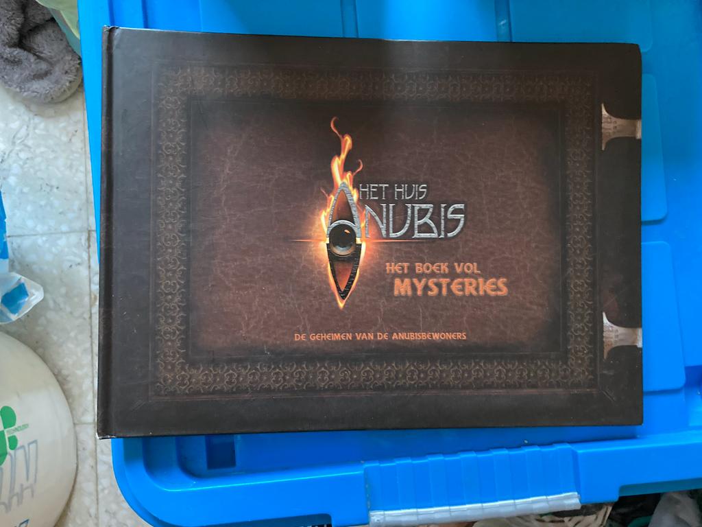 Het huis Anubis boek vol mysteries, Boeken, Ophalen of Verzenden, Zo goed als nieuw, Fictie
