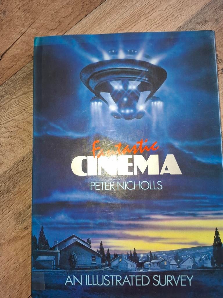 Le cinéma fantastique : une enquête illustrée, Envoi, Comme neuf