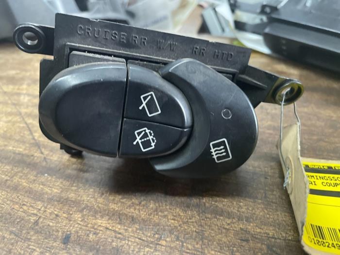Commutateur chauffage vitre arrière d'un Hyundai Coupe, Autos : Pièces & Accessoires, Enlèvement ou Envoi, 3 mois de garantie