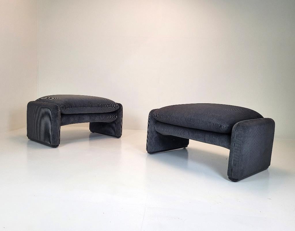 Cassina Maralunga voetenbank (ottoman), Huis en Inrichting, Zo goed als nieuw, Stof, Rechthoekig, 50 tot 75 cm