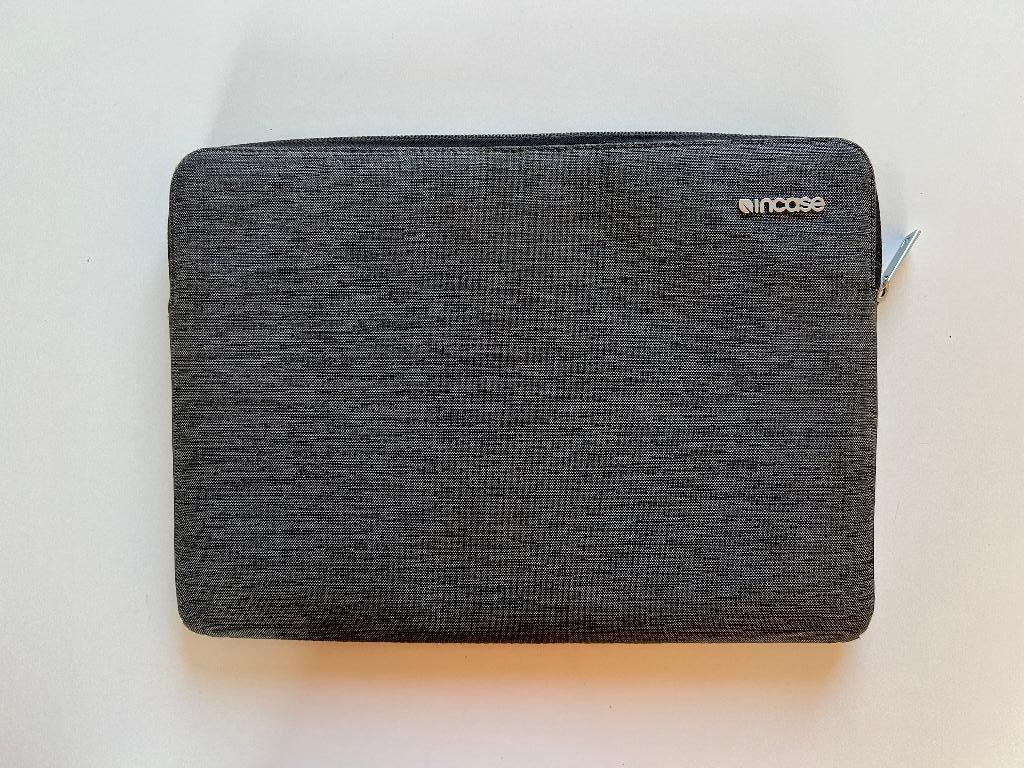 Housse INCASE, Ophalen of Verzenden, 13 inch, Zo goed als nieuw, InCase