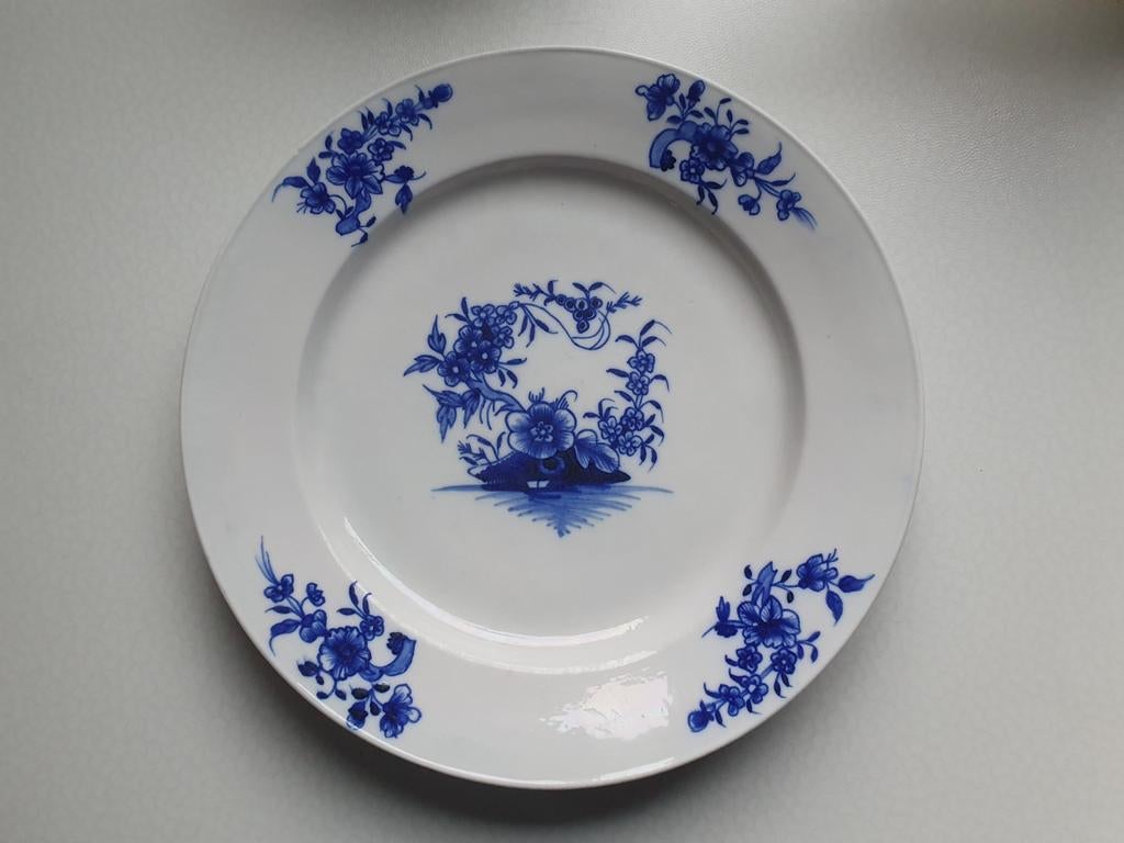 Assiette plate en porcelaine de Tournai, Enlèvement ou Envoi