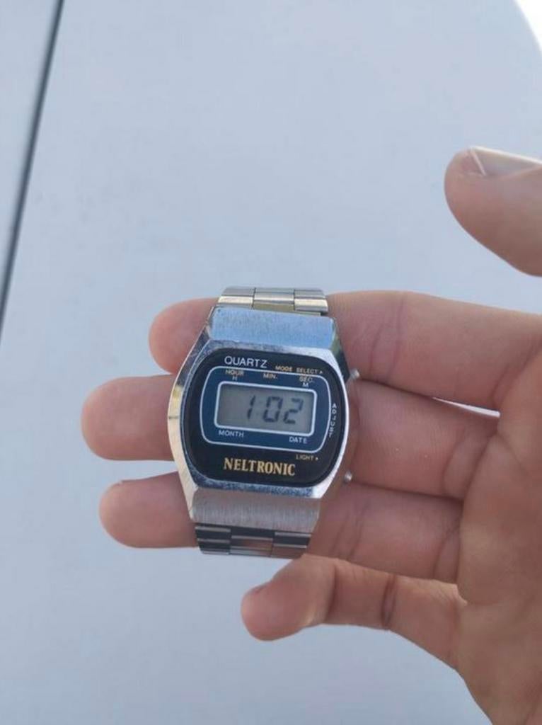 Vintage neltronic Quartz digitaal Horloge-Retro 80s style, Montre-bracelet, Autres marques, Enlèvement, Acier