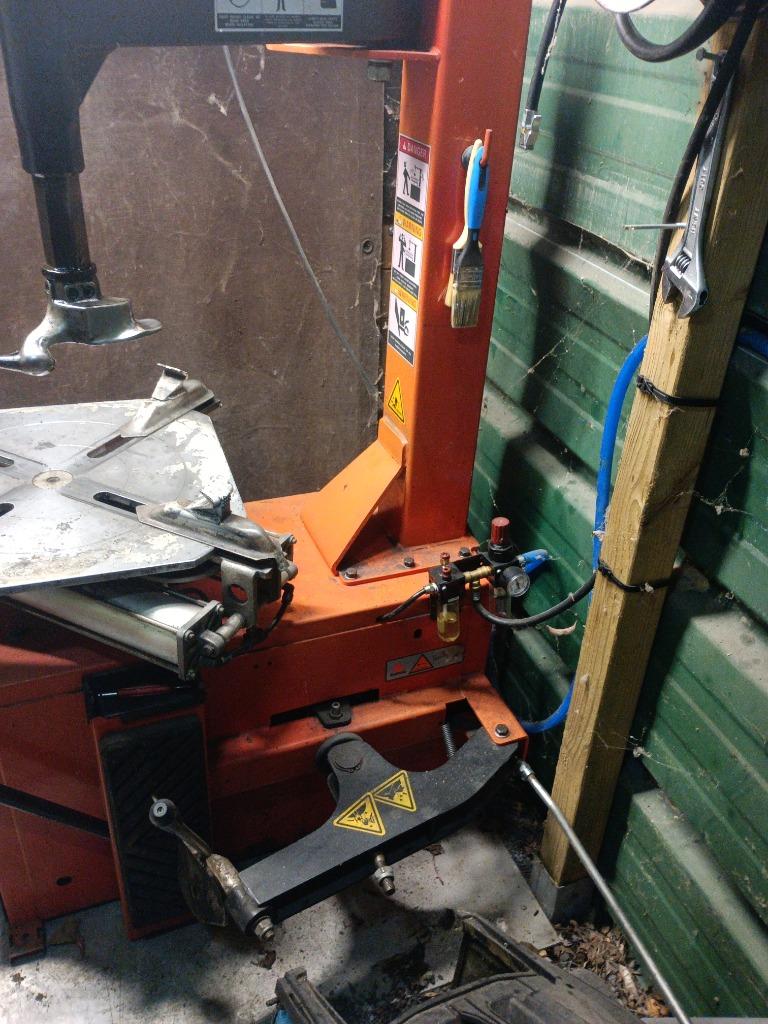 central démonte pneu + équilibreuse, Enlèvement, Utilisé