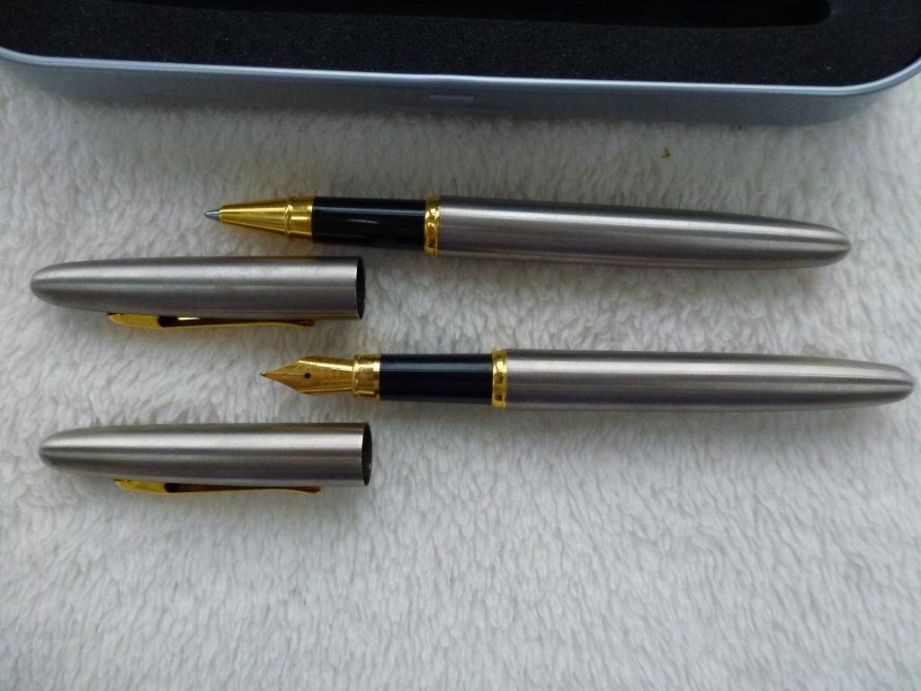 balpen blauwe inkt en vulpen zilverkleurige metalen houders, Verzamelen, Ophalen of Verzenden, Nieuw, Pennenset, Met reclame