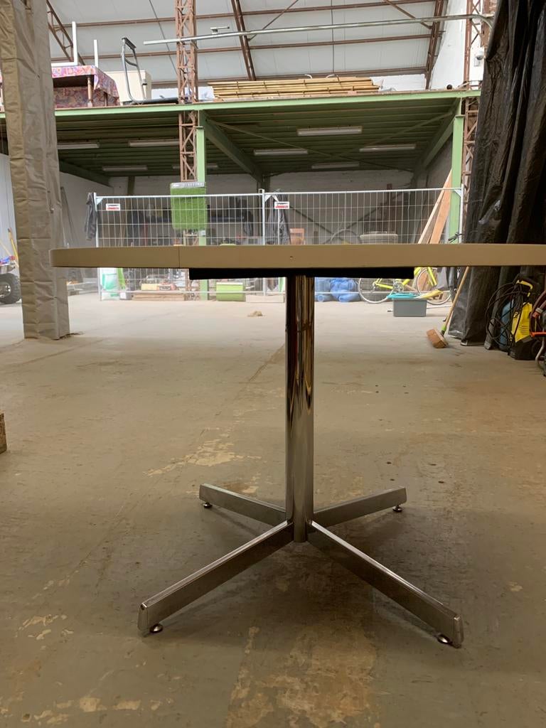 Keukentafel dia 110, Ophalen
