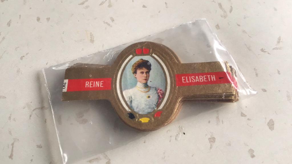 Reine Elisabeth sigarenbandjes, Verzamelen, Rookartikelen, Aanstekers en Luciferdoosjes, Ophalen of Verzenden, Zo goed als nieuw