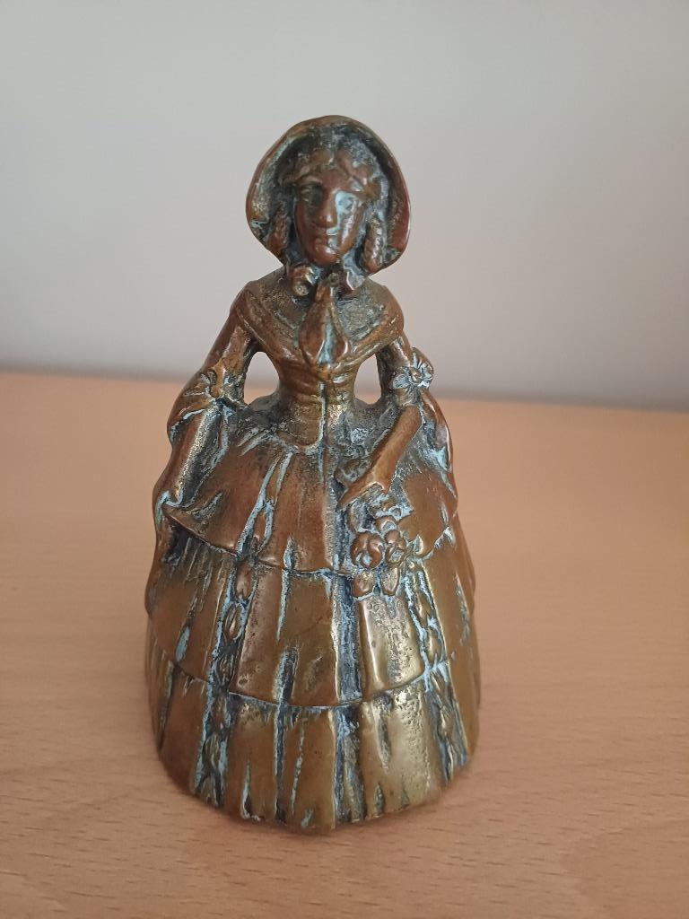 Cloche de table ancienne. Dame victorienne, Enlèvement ou Envoi