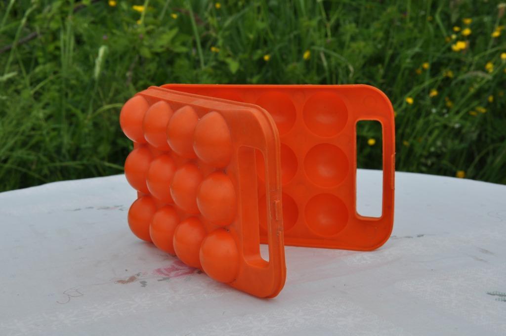 boite plastique avec poignées vintage  pour 12 oeufs, Enlèvement ou Envoi, Comme neuf, Orange, Autres types