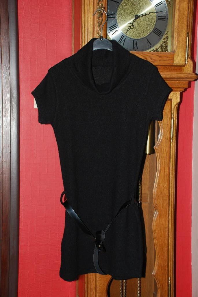 Robe courte ou tunique noire en lainage Taille 38/40 ou S, Enlèvement ou Envoi, Porté, Noir, Au-dessus du genou