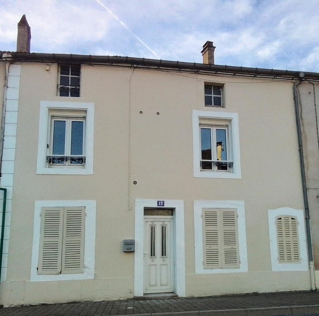 Herenhuis 175 m2 5 slaapkamers in Bourbonne-les-Bains(52400), Immo, Buitenland, Frankrijk, Woonhuis, Stad