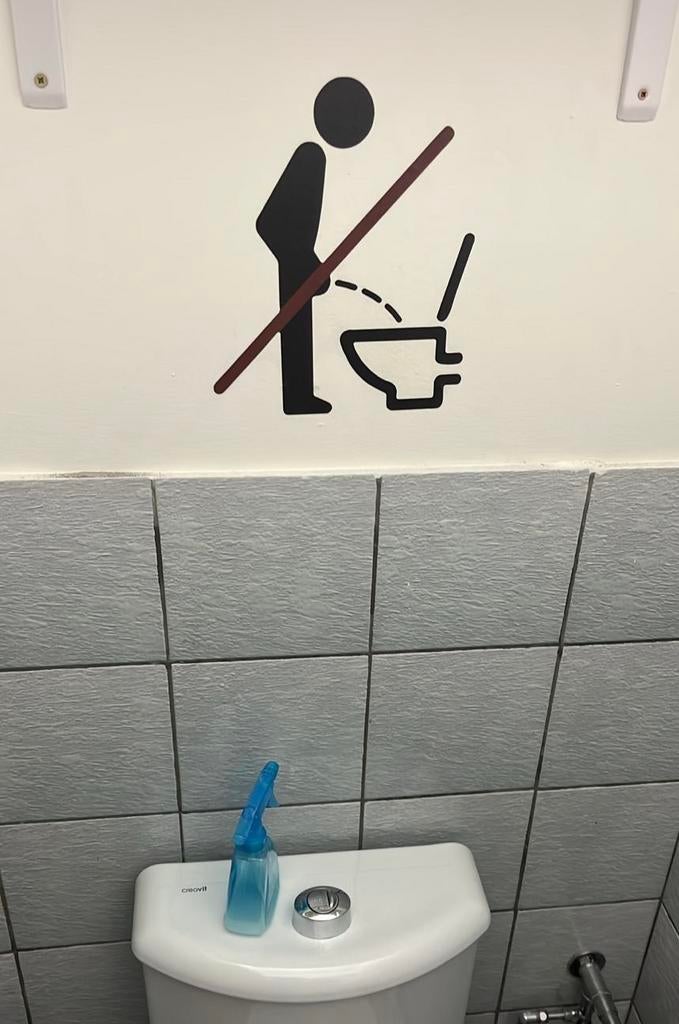 Sticker ‘niet staand plassen’ x2 stuks, Ophalen of Verzenden, Zo goed als nieuw