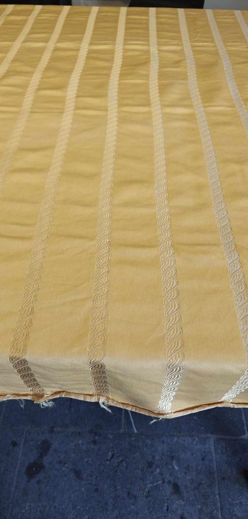 stof stuk Damast gele kleur slakken motief, Hobby en Vrije tijd, 120 cm of meer, Geel, 200 cm of meer, Ophalen of Verzenden