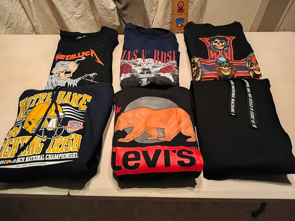 3 sweaters en 3 hoodies , Levis , Metallica en Guns 'n Roses, Ophalen