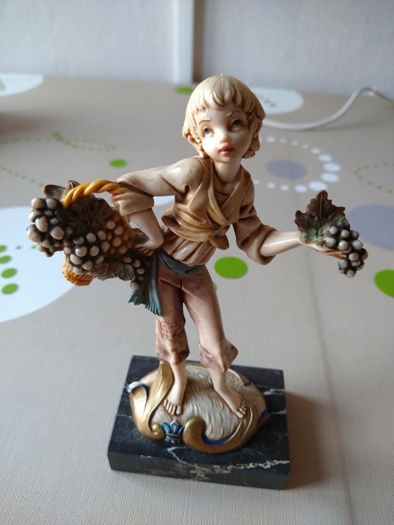 Vintage beeldje v. Fontanini Simonetti - Jongen met druiven, Ophalen
