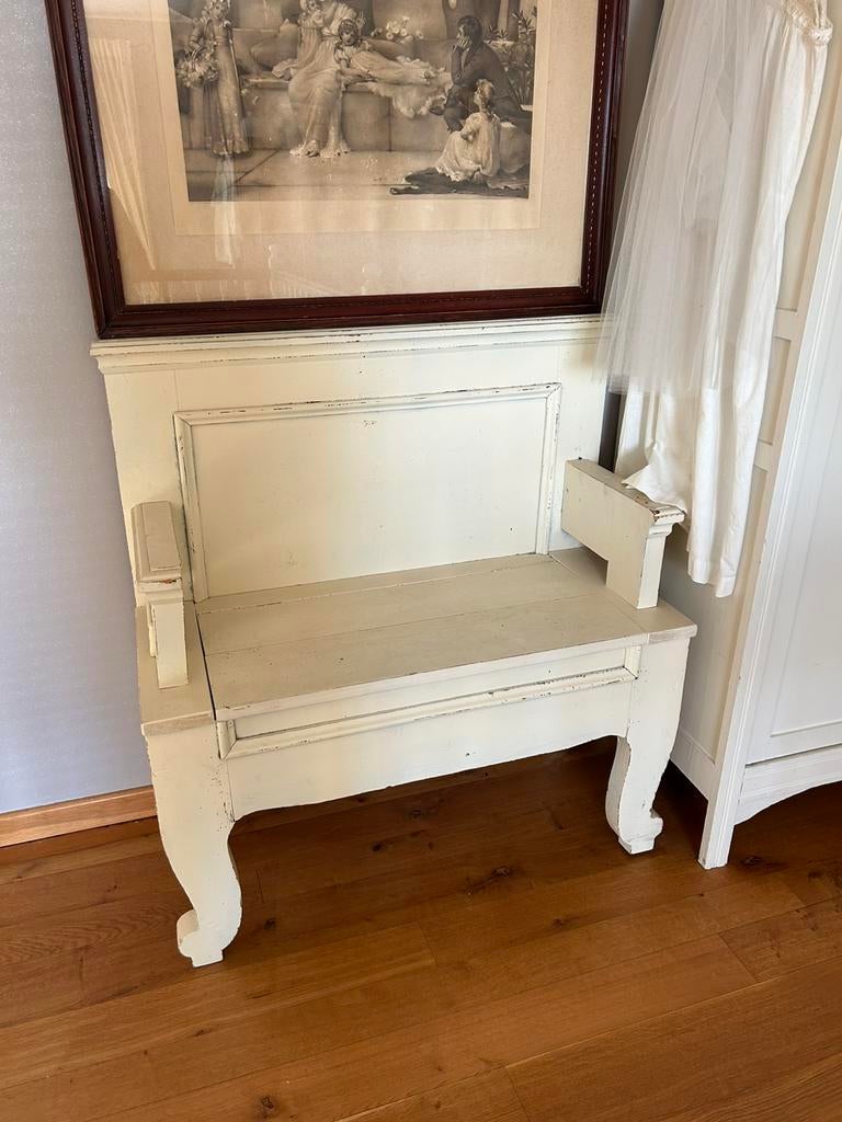 Tres ancien banc en bois blanc casse beige, Antiquités & Art, Curiosités & Brocante, Enlèvement