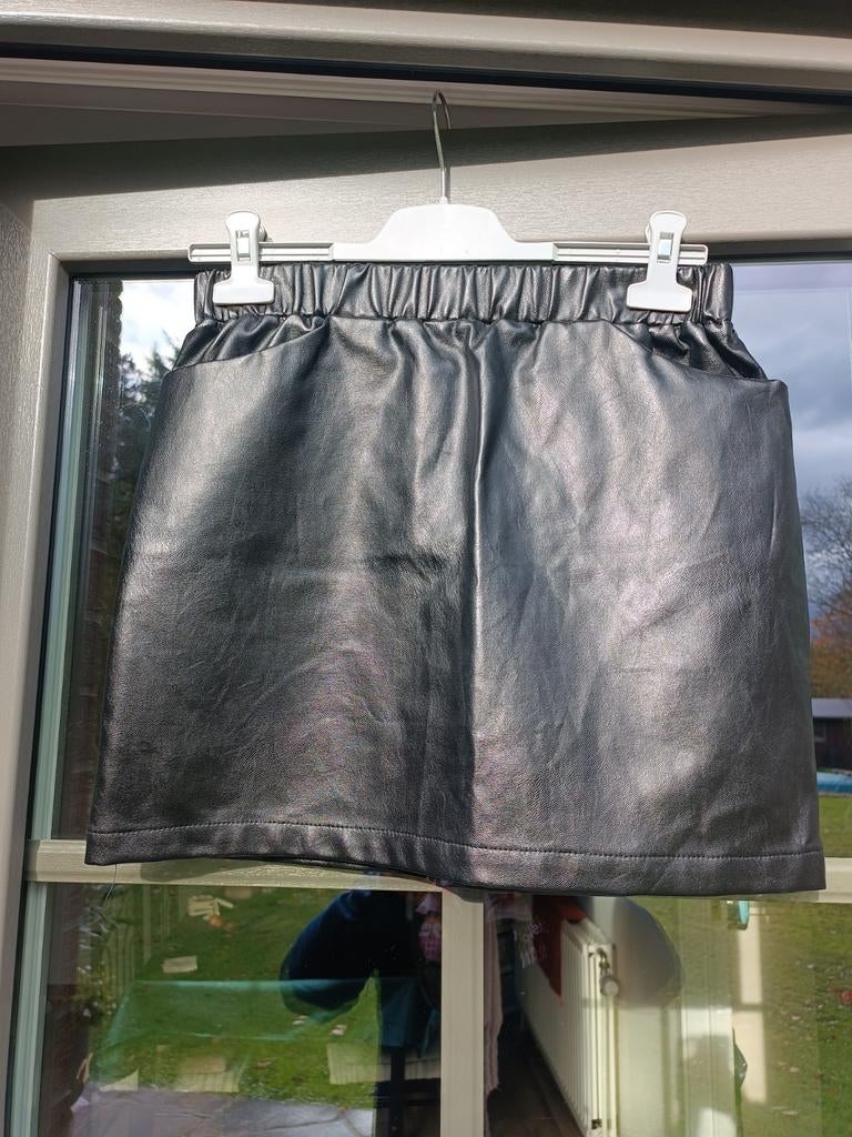 Zwarte rok van imitatieleer van Shein, Kleding | Dames, Rokken, Ophalen of Verzenden, Gedragen